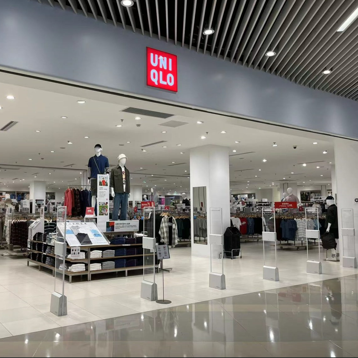 UNIQLO RFID Self-Checkout Solution