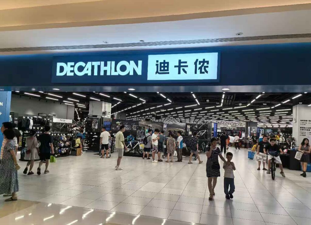 Challenges in Traditional Apparel Warehouse Management